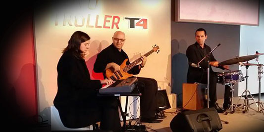 Lançamento do novo Troller T4 com a participação do Brasil jazz trio durante o almoço do evento que foi realizado no MUBE.