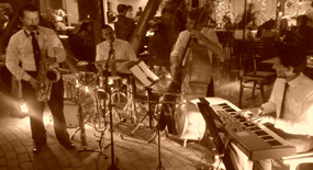 Evento com Brasil jazz trio e David Kerr no Hotel Unique - SP. Música lounge durante o jantar de gala da Câmara de comércio Brasil - Canadá.