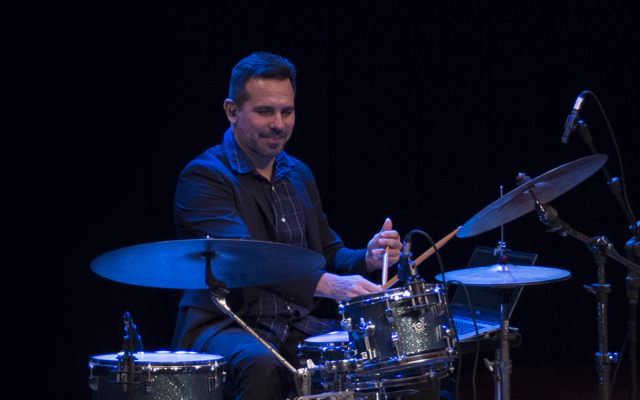 Evento corporativo, coqutel, jantar dançante pedem uma música refinada e ambiente, ideal para momentos intimistas. Brasil jazz trio.